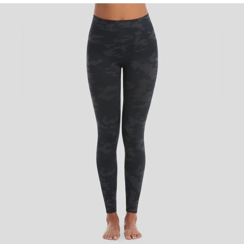 Spanx Seamless Look At Me Now Camo Leggings - Picture 3 of 10